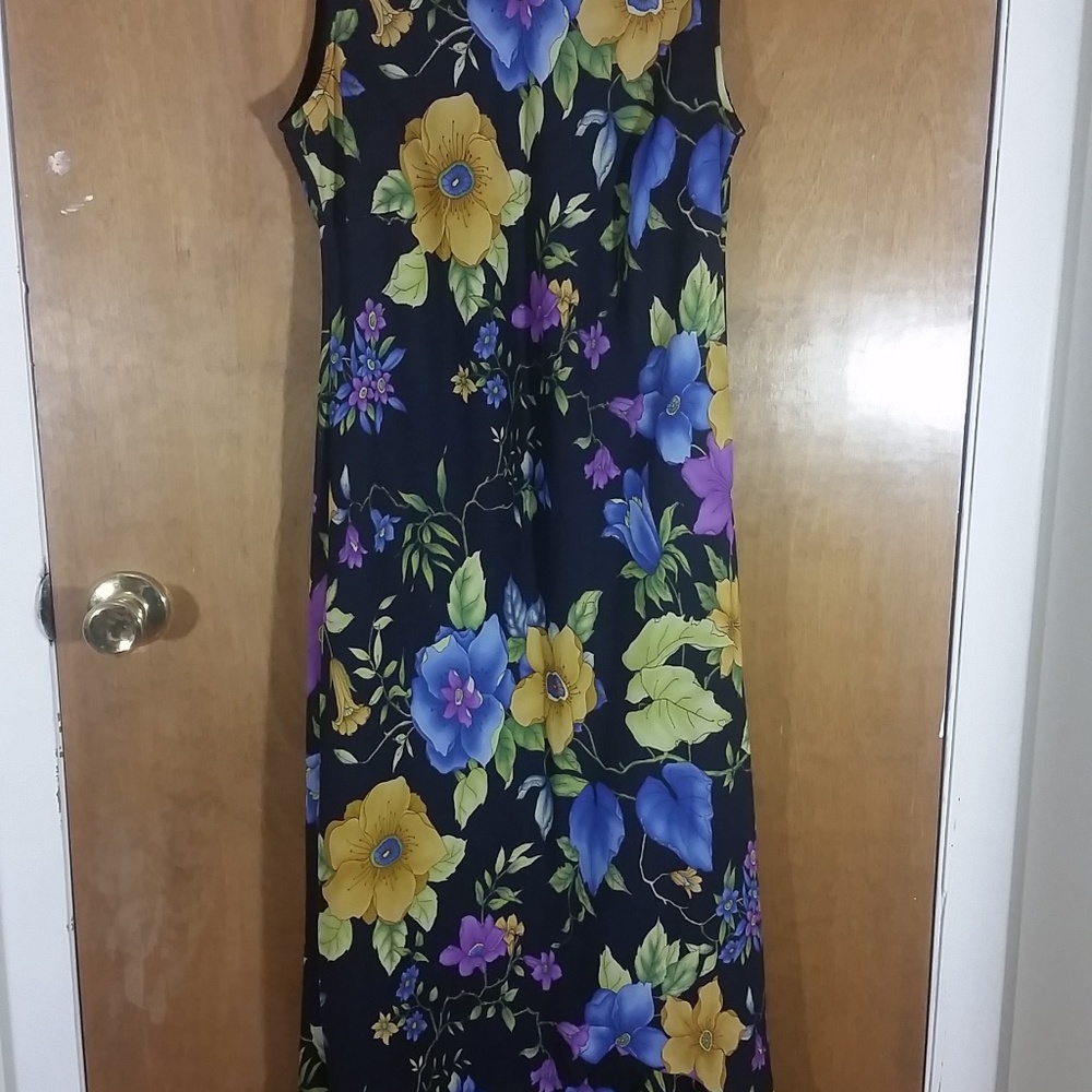Floral dress with ruffle